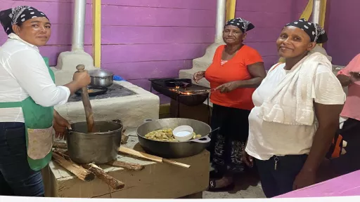 Women in a market talking