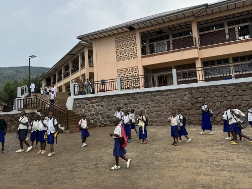 Escuela construida en las regiones de Ituri y Kivu del Sur de la RDC